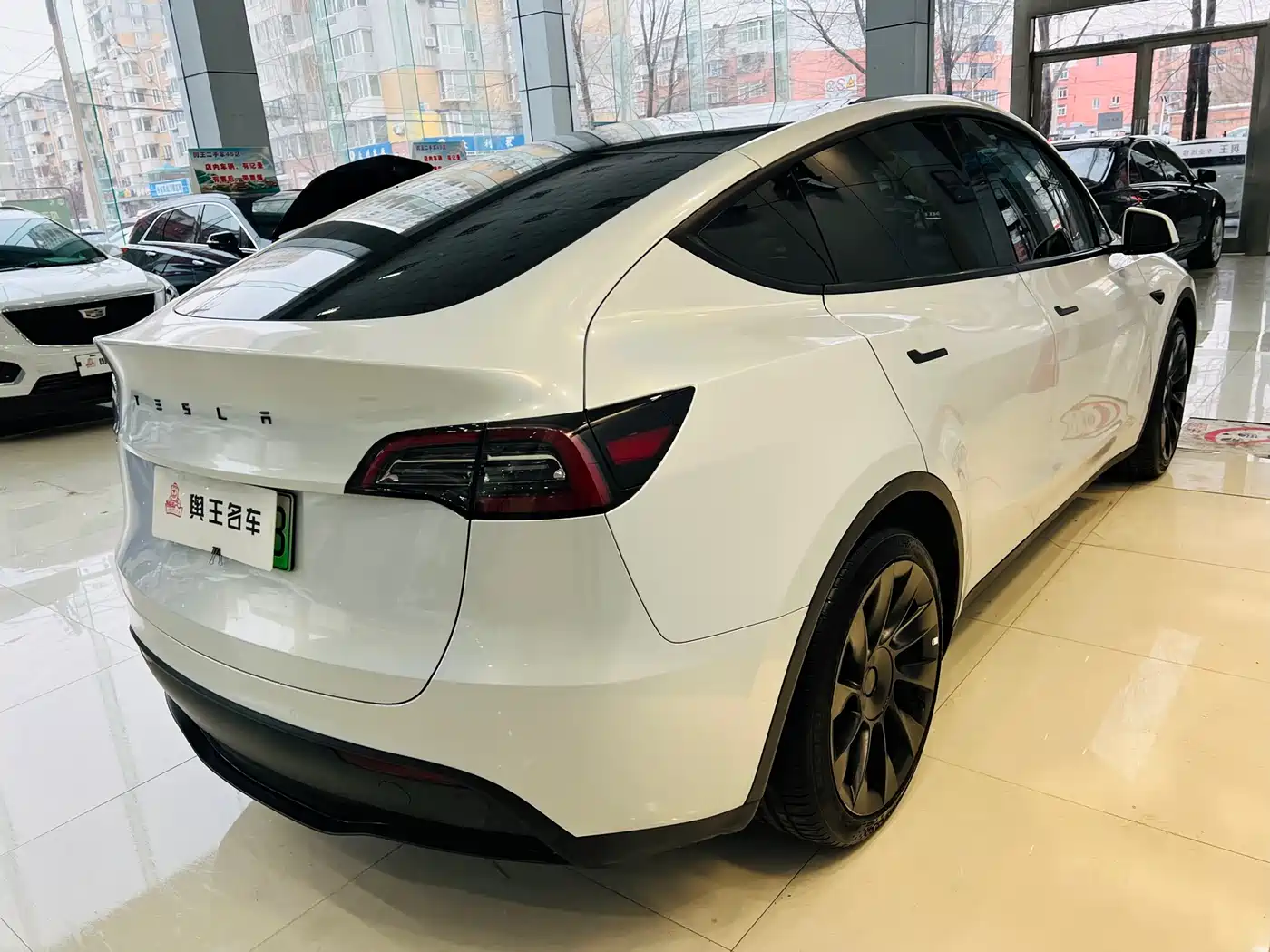 TESLA MODEL Y
