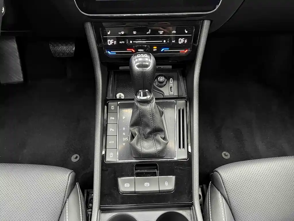 Škoda Superb 2024 2023 Facelift TSI280 DSG Premium Edition