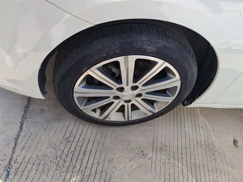 Peugeot 408 2015 Model 1.2T Automatic Luxury Edition фото 23