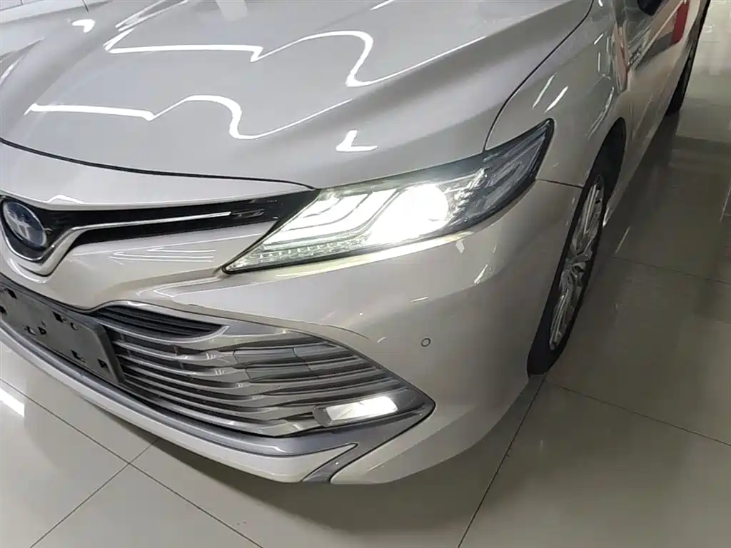 Toyota Camry 2019 Hybrid 2.5HG Luxury Edition China VI фото 24