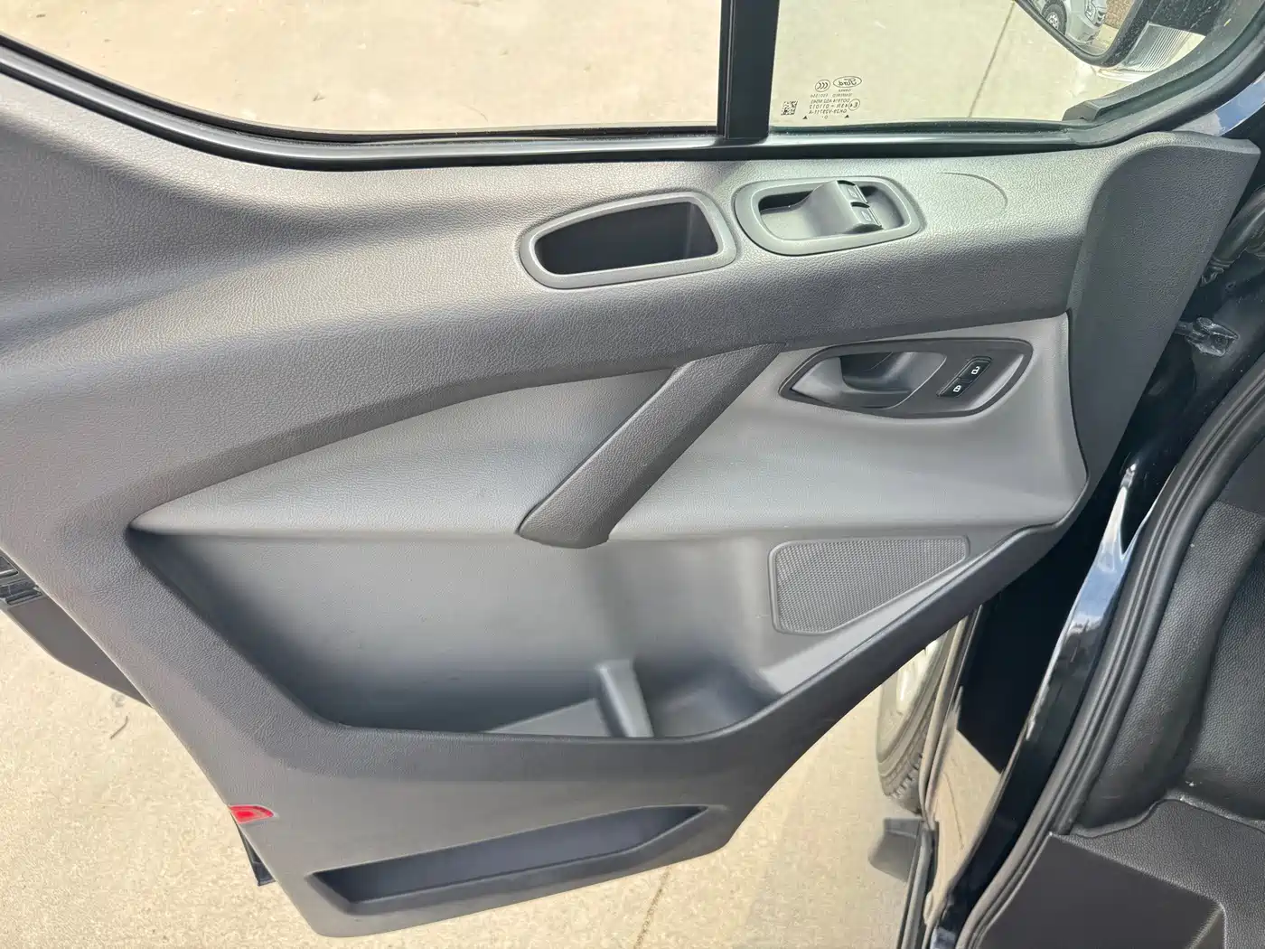 Ford Transit 2021 2021 Model 2.0T Diesel Manual Premium Operating Business Travel Medium Wheelbase Medium Roof 9-Seater China VI