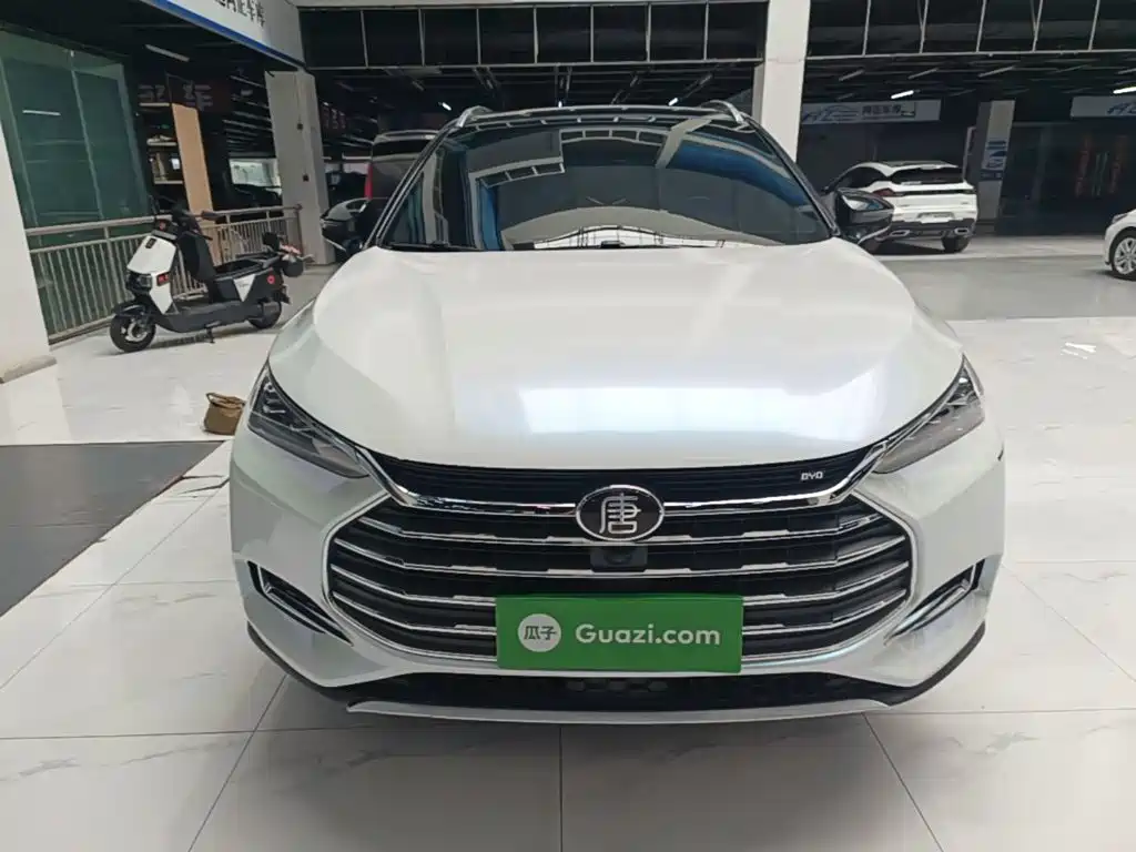 Фото 3 - BYD Tang