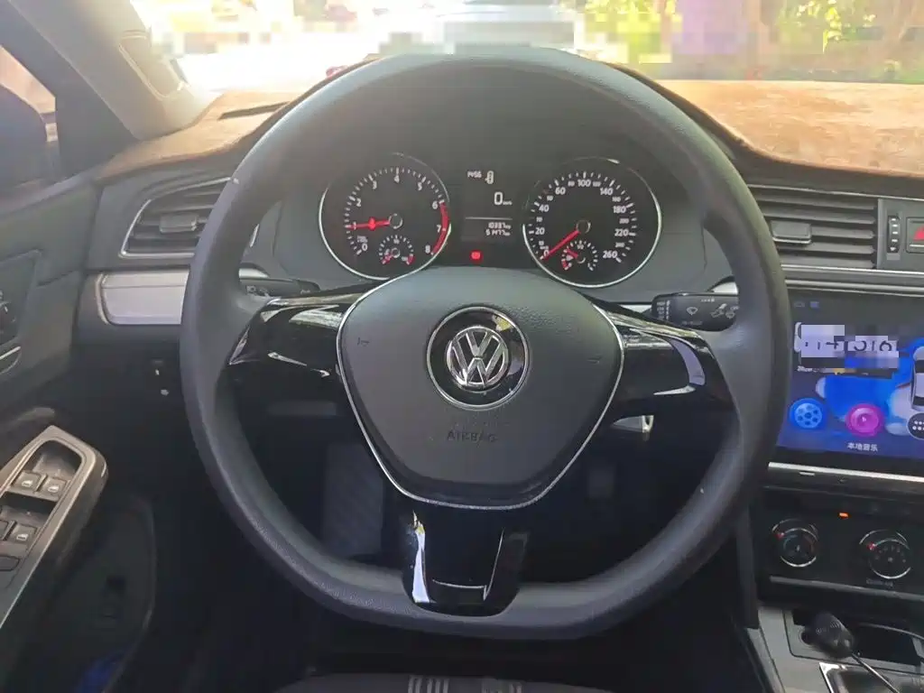 Фото 3 - Volkswagen Lamando