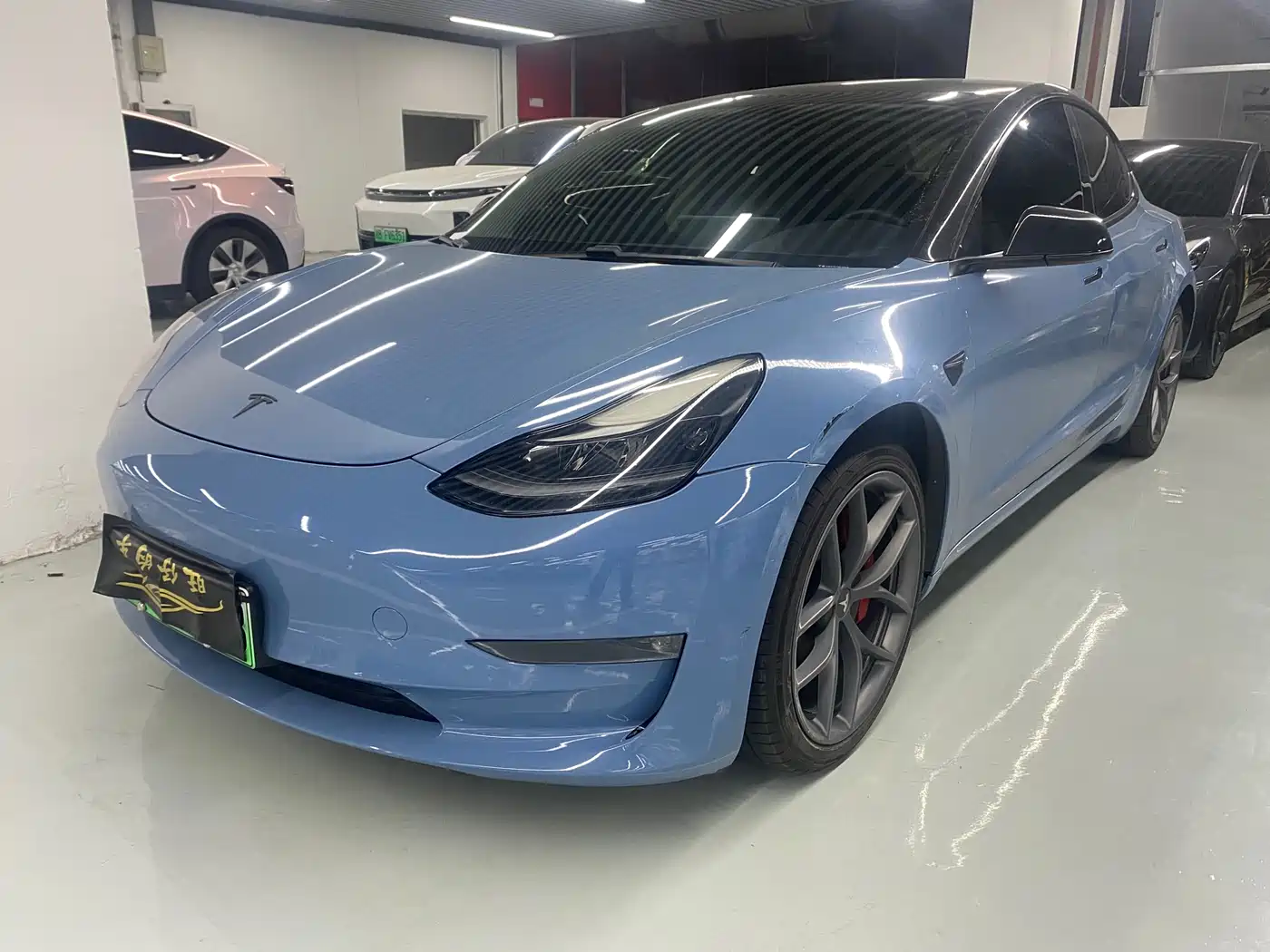 TESLA MODEL 3