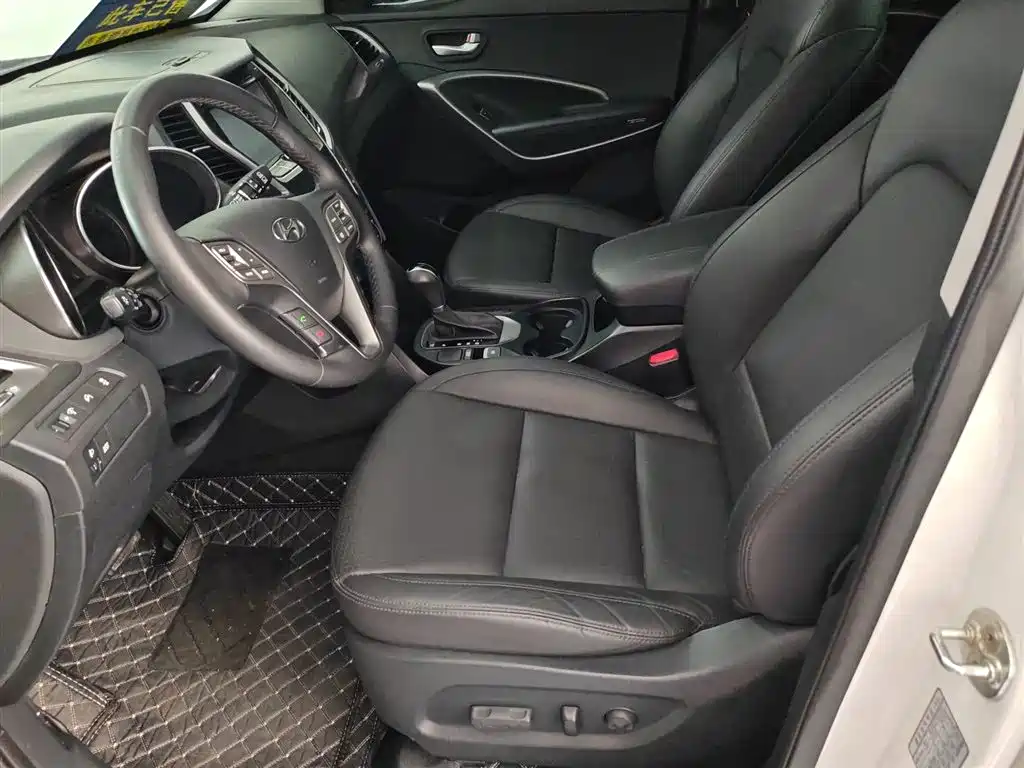Hyundai Santa Fe 2013 Model 2.4L Automatic 2WD Smart фото 7