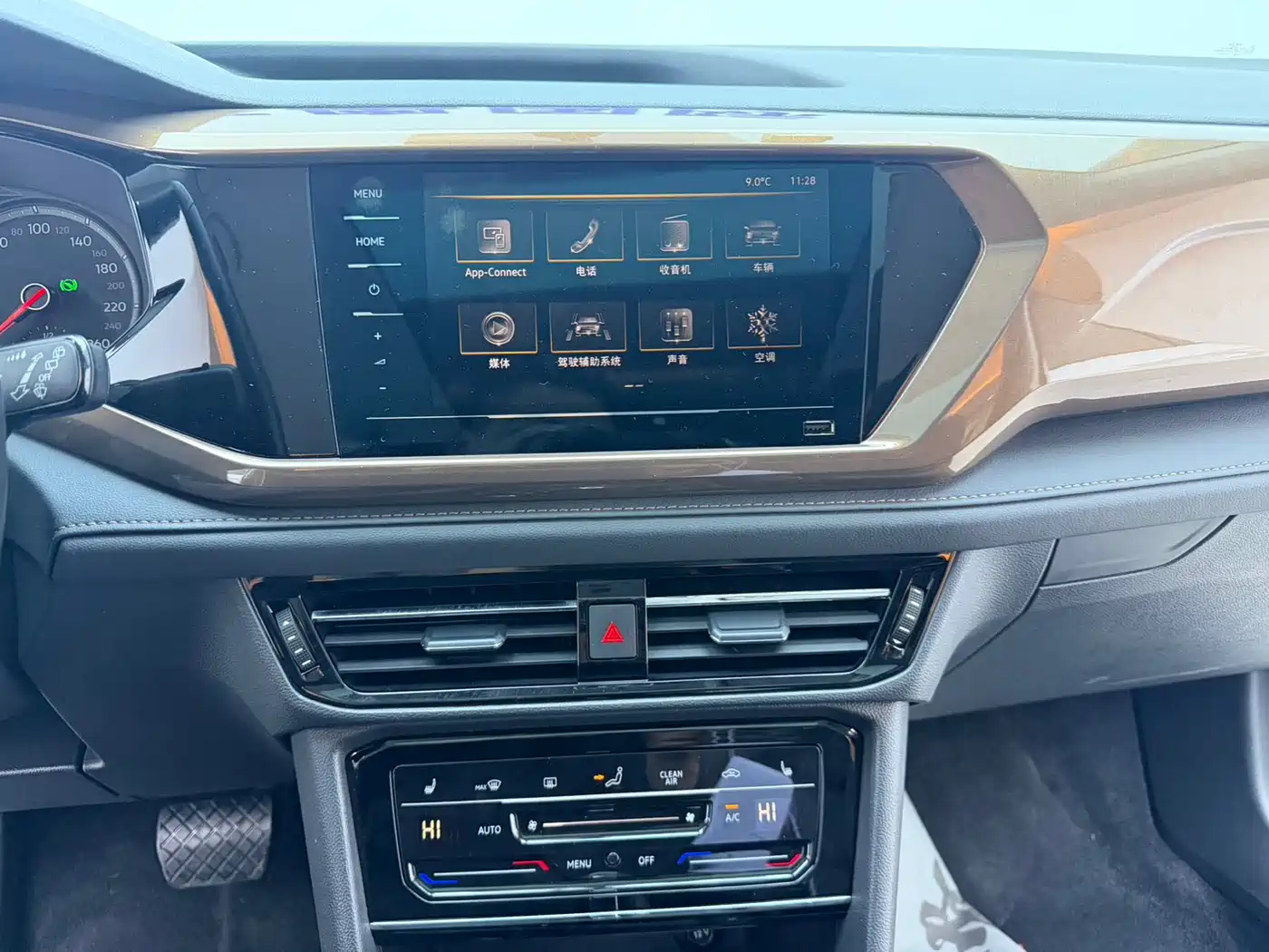 Volkswagen Tharu 2021 Model 280TSI 2WD Comfort Edition фото 9