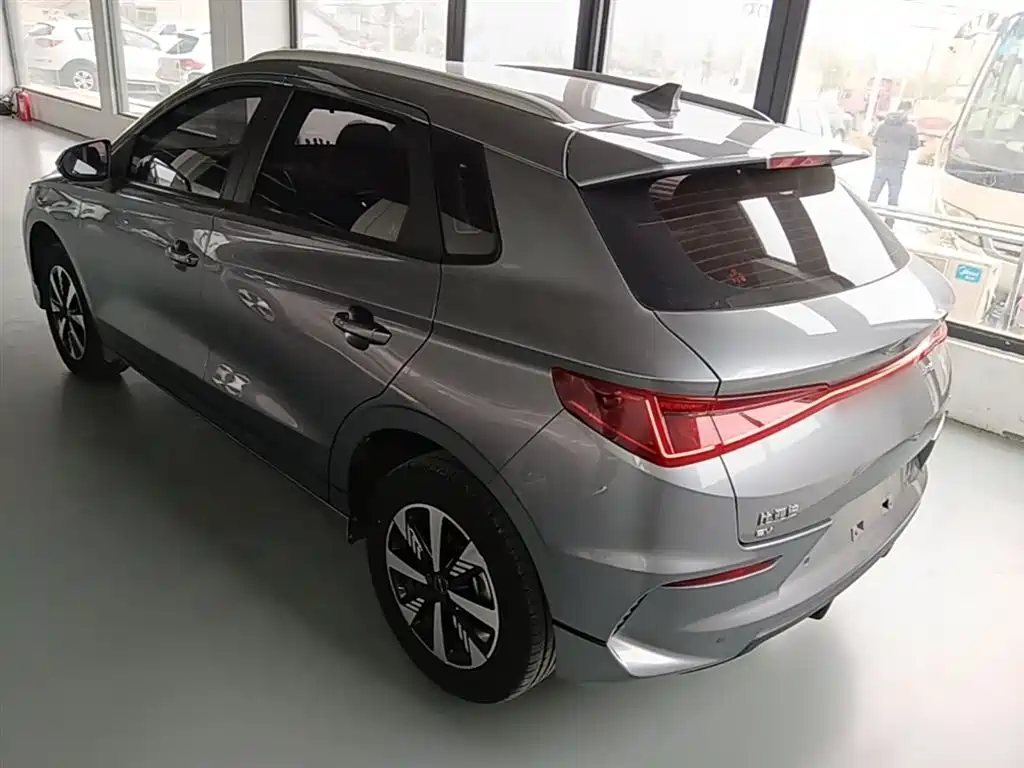 BYD E2