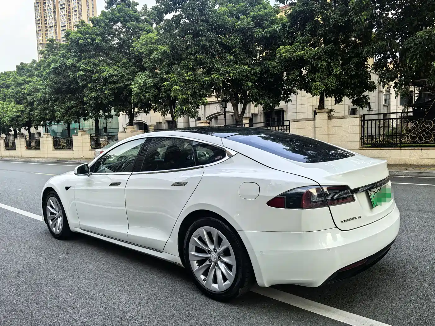 TESLA MODEL S