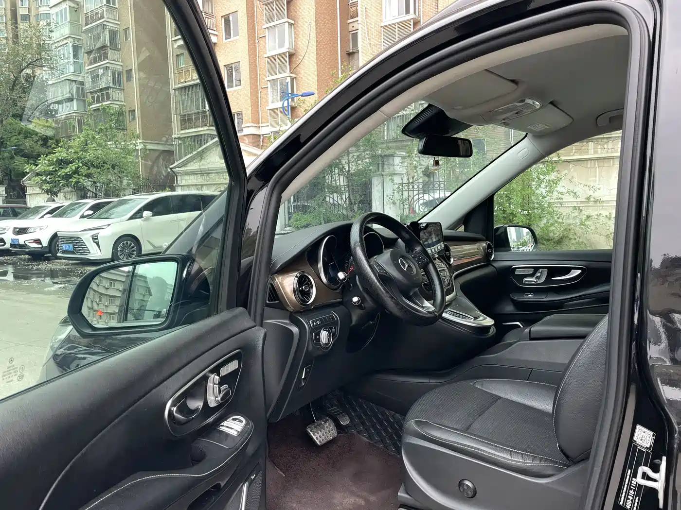 Mercedes-Benz V-Class 2020 Model V 260 L Long Wheelbase Luxury фото 14