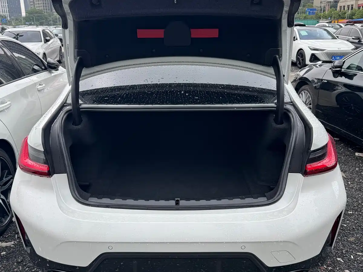 BMW 3 Series 2023 325i M Sport Black Night Package фото 21