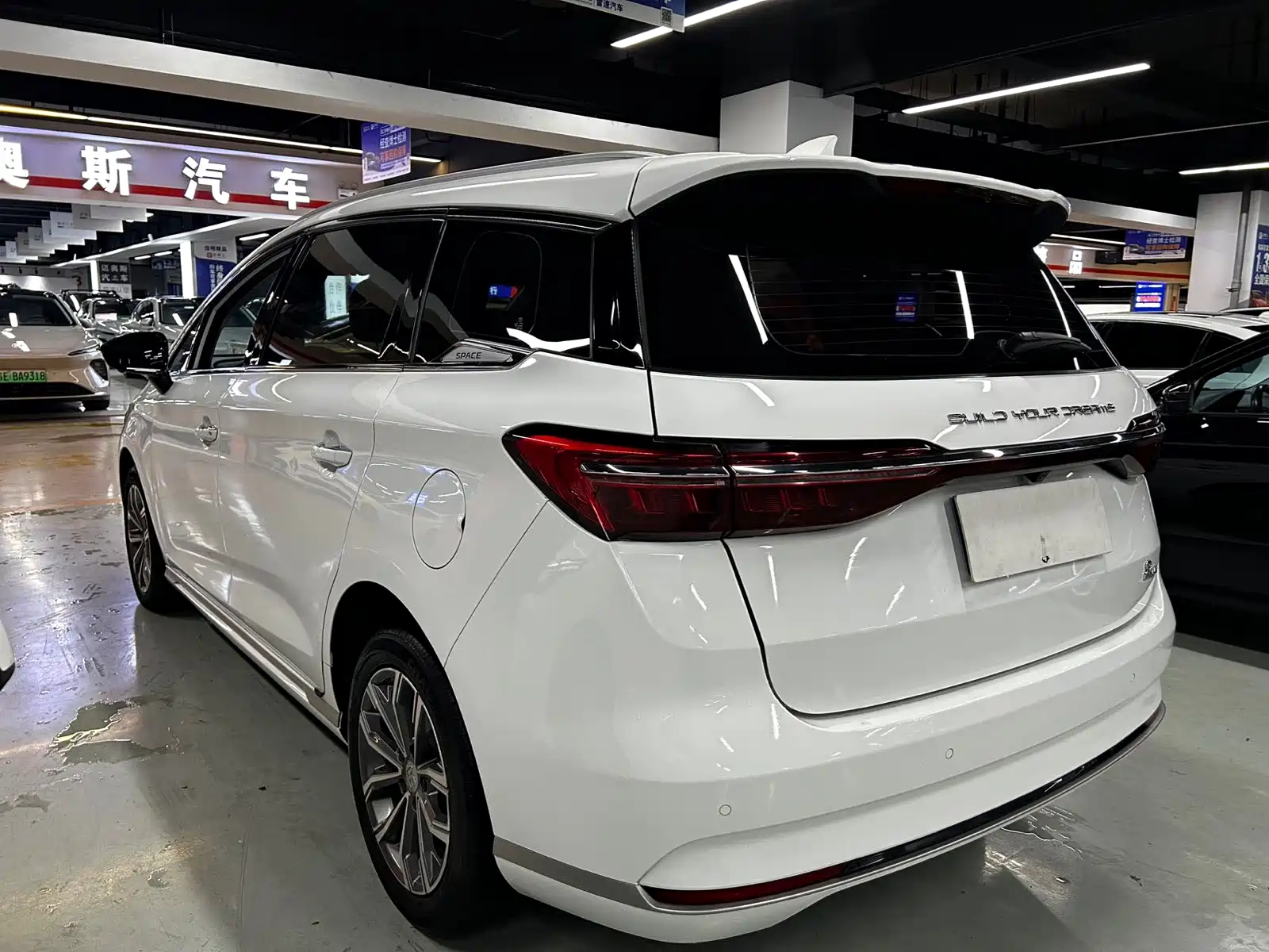 Фото 13 - BYD Song MAX