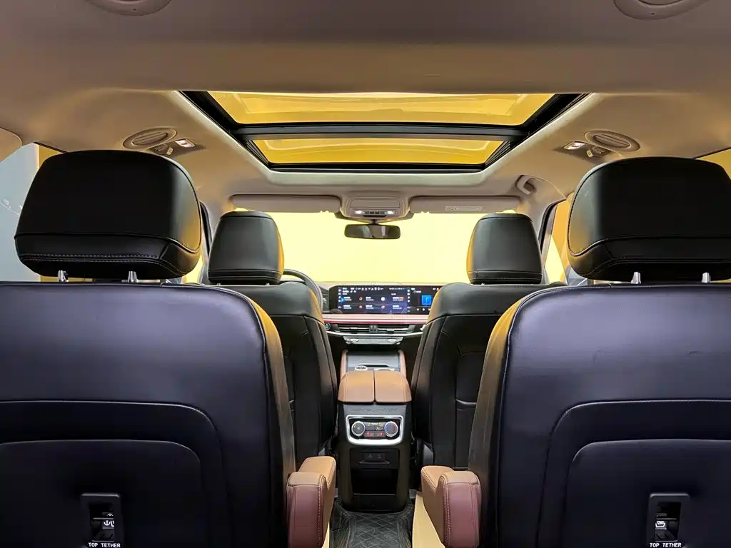 Photo 31 - Ford Explorer