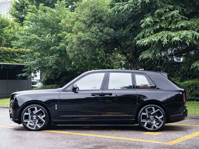 Rolls-Royce Cullinan, фото 4