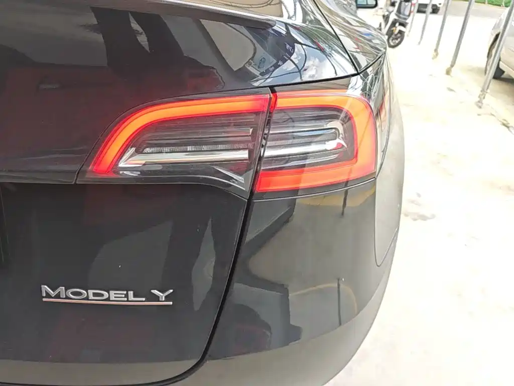 Фото 8 - Tesla Model Y