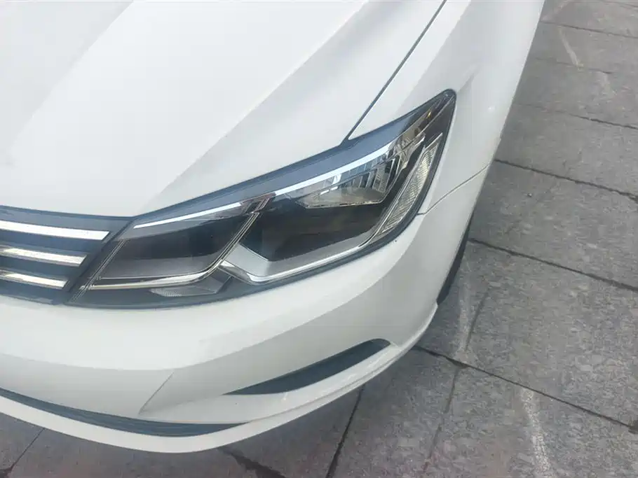 Volkswagen Lamando 2017 230TSI DSG Trend Edition фото 5