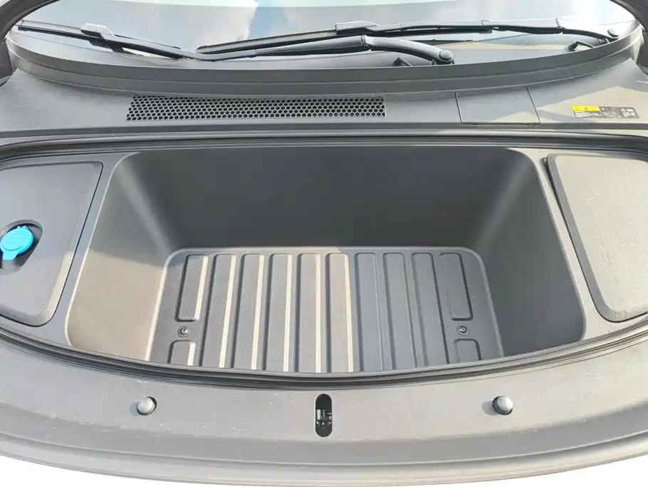Li Auto i6 2026 2025 2WD Base Model