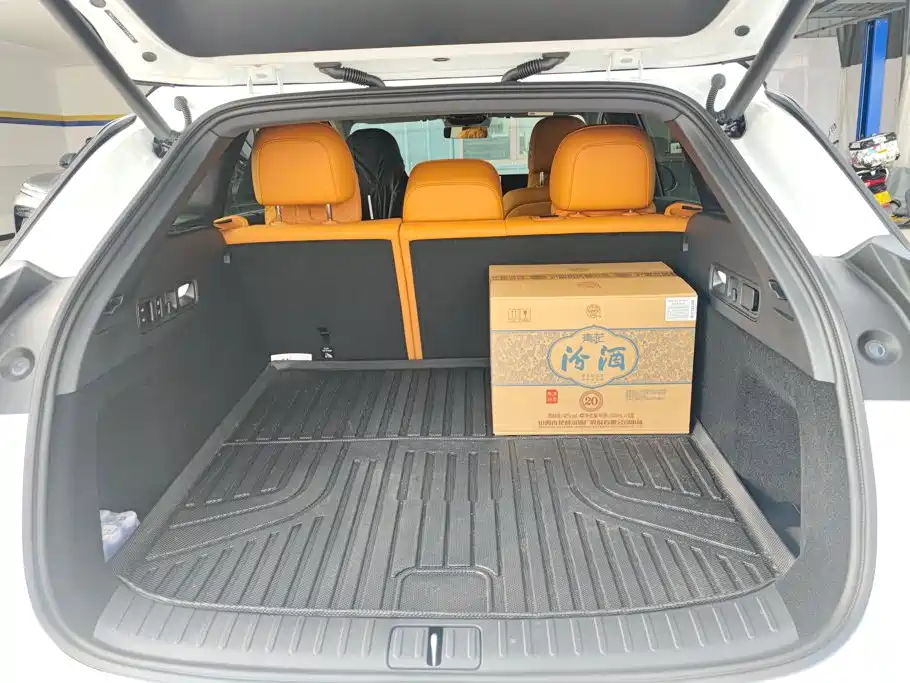 Li Auto i6 2026 2025 2WD Base Model