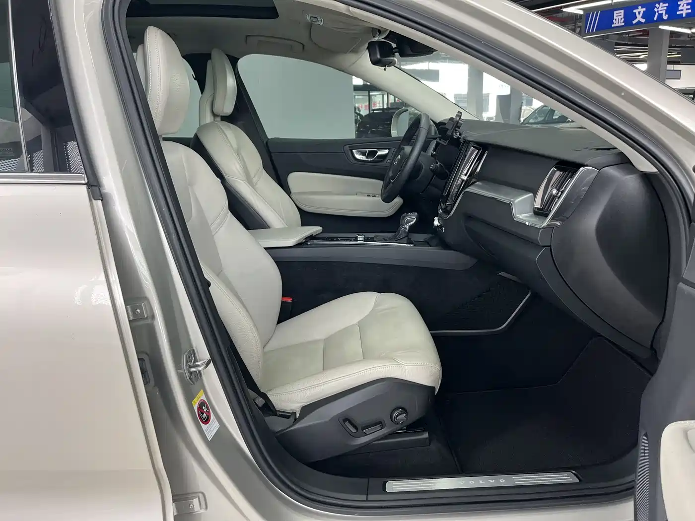 Фото 13 - Volvo XC60