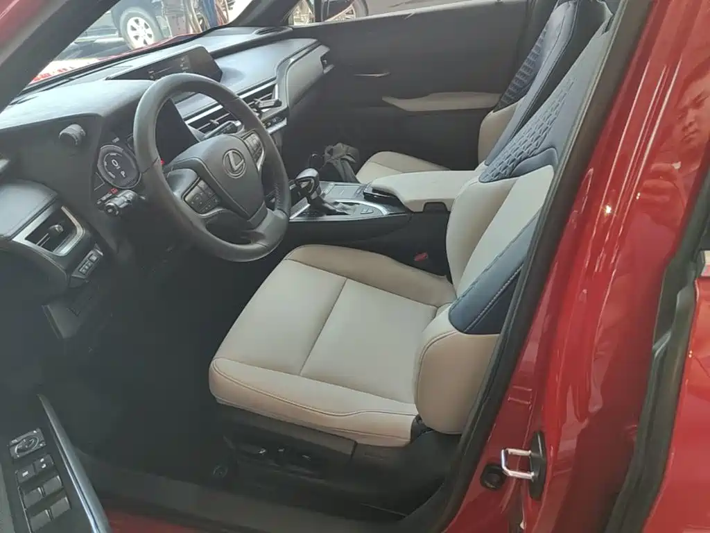 Lexus UX 2020 2020 260h Explore Fun Edition