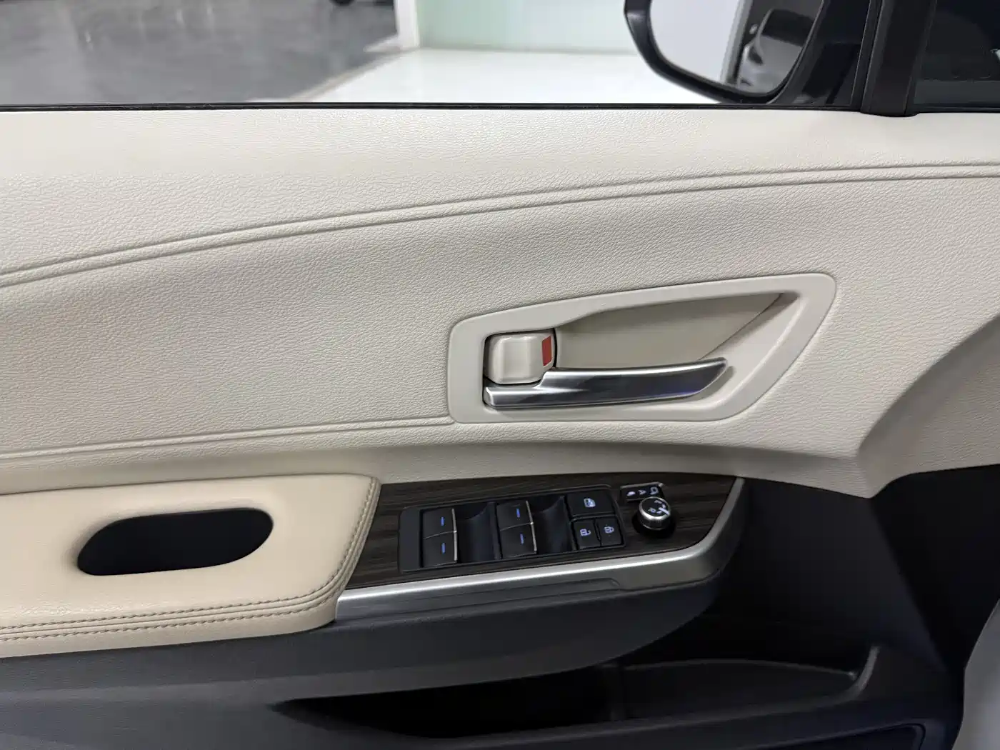 Toyota Sienna 2021 2.5L Hybrid Ultimate Edition фото 10