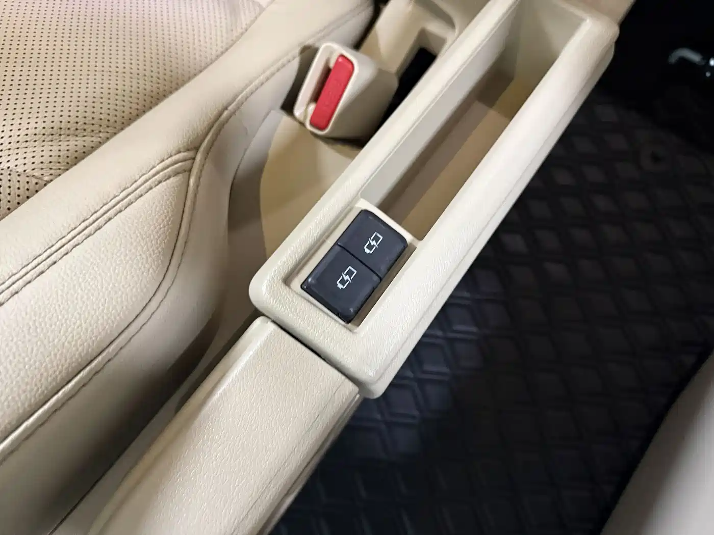 Toyota Sienna 2021 2.5L Hybrid Ultimate Edition фото 19