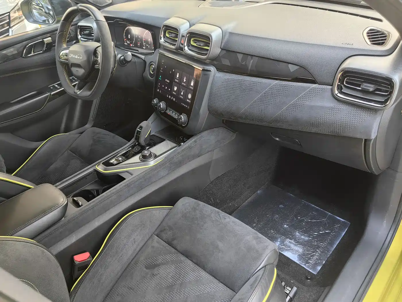 Lynk & Co 03 2020 03+ 2.0TD Auto Performance Package Edition фото 10