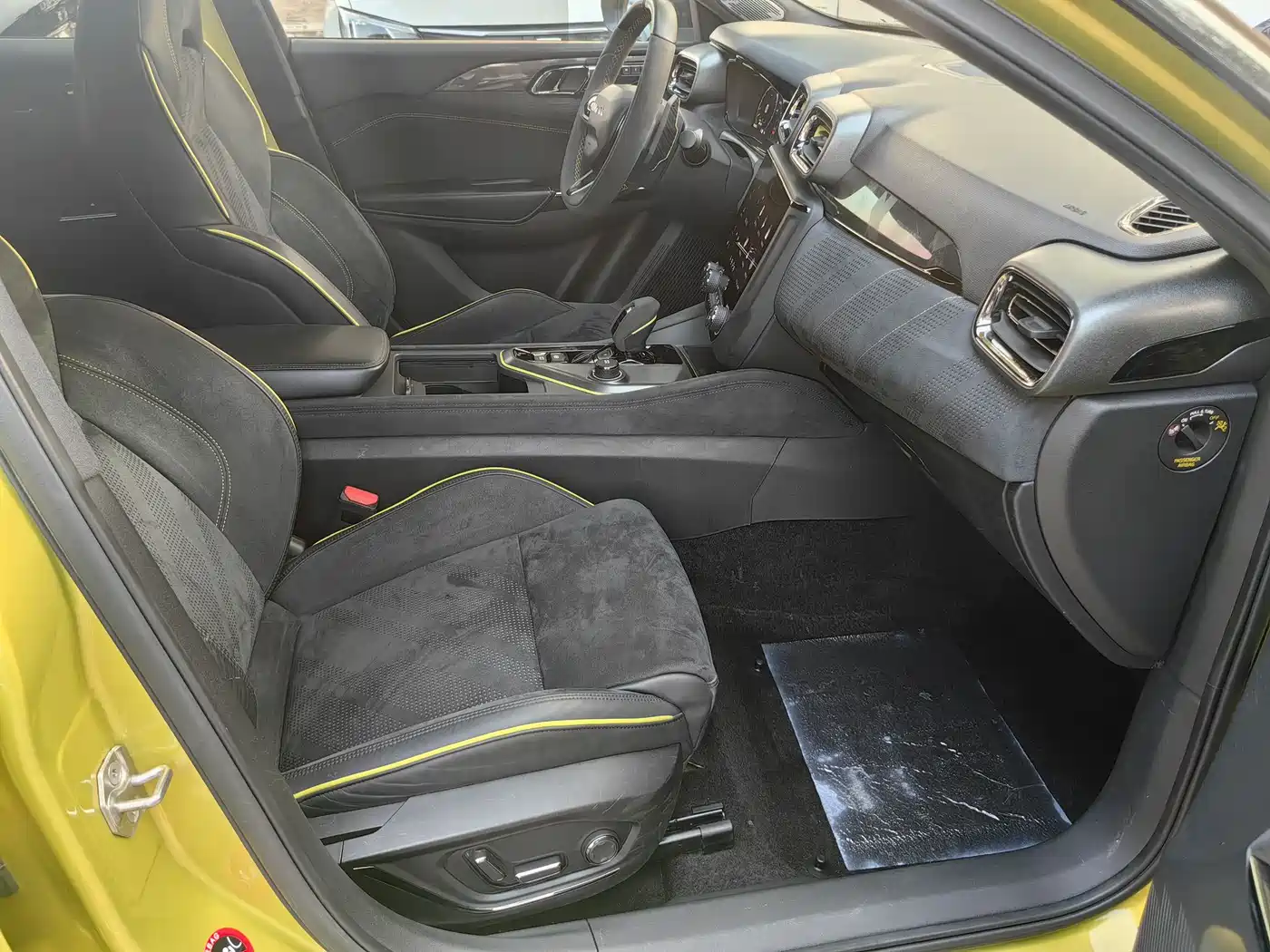 Lynk & Co 03 2020 03+ 2.0TD Auto Performance Package Edition фото 11