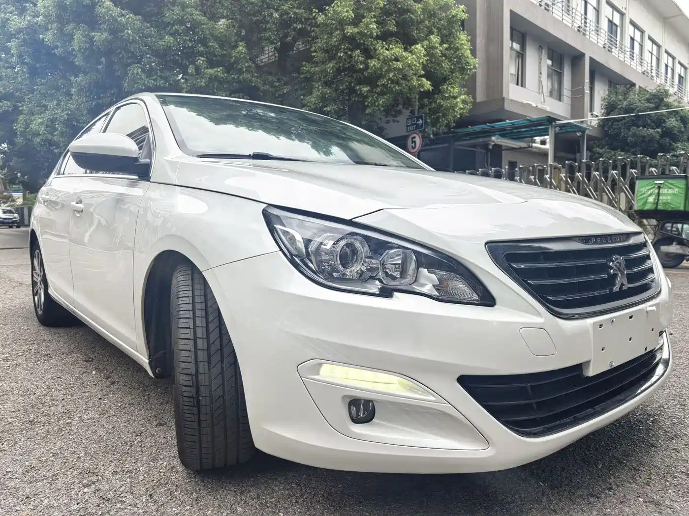 Peugeot 408 2014 1.8L Automatic Luxury Edition фото 3