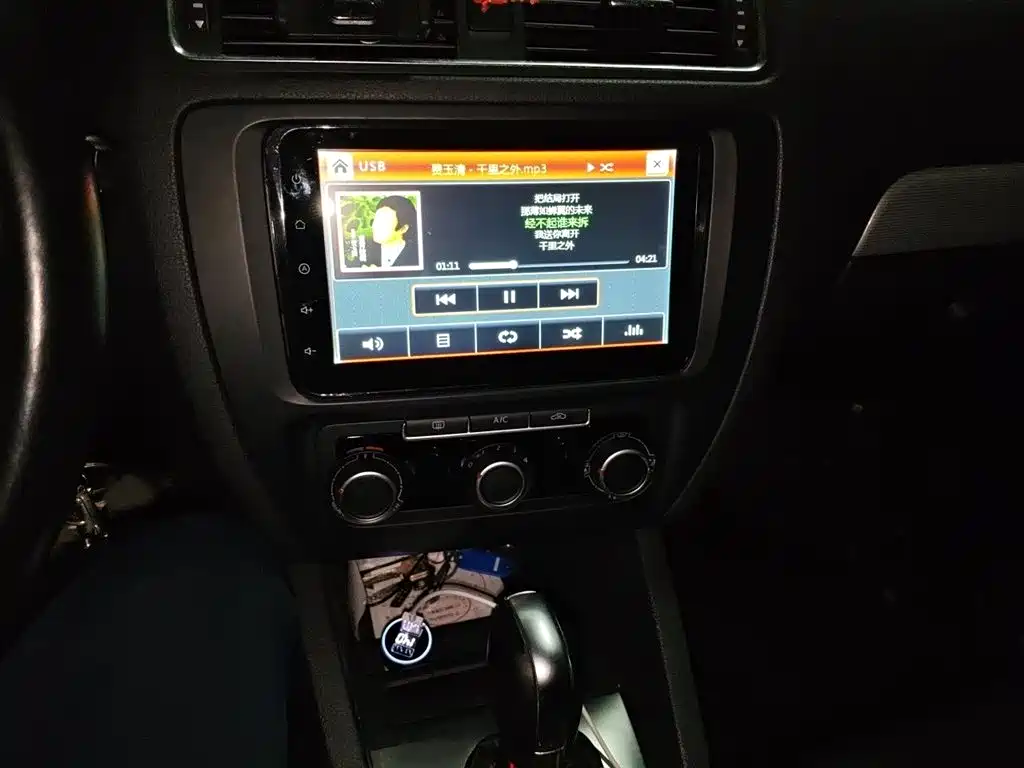 Volkswagen Sagitar 2014 1.6L Automatic Comfort фото 6