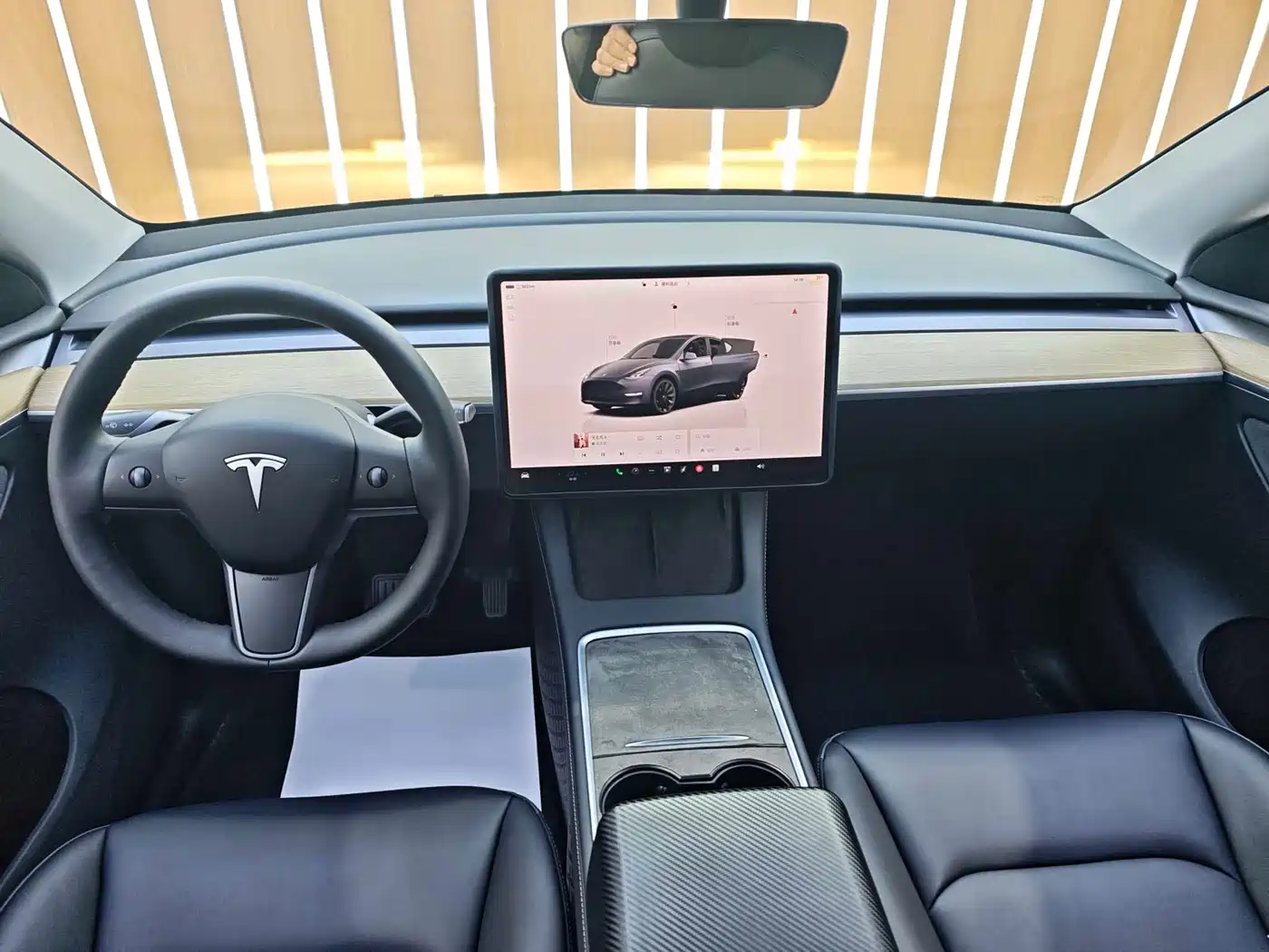 TESLA MODEL Y