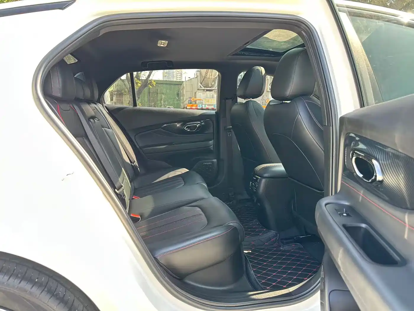 GAC Trumpchi Trumpchi Emkoo 2023 270T DCT J16 Edition фото 13