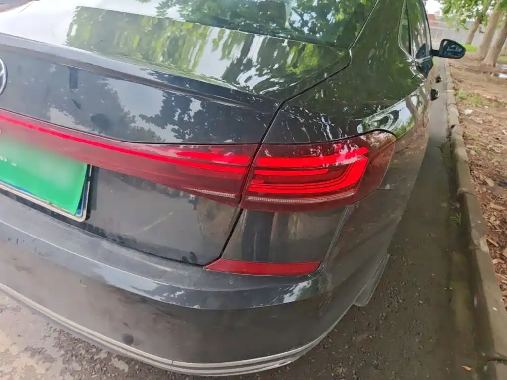 Photo 8 - Volkswagen Passat