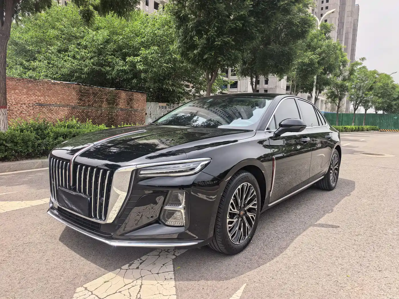 Hongqi H5 2024 2.0T Automatic Smart Connect Flag Smooth Edition
