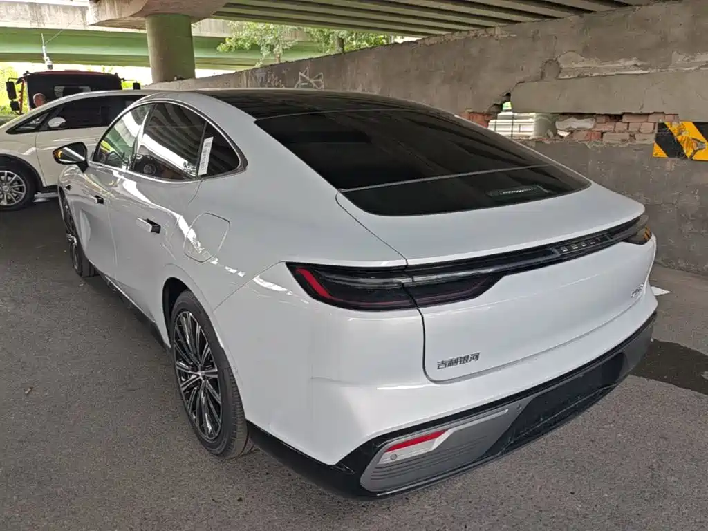 Geely Galaxy Galaxy Xingyao 8 2025 2025 Model 130km EM-i Flagship Edition