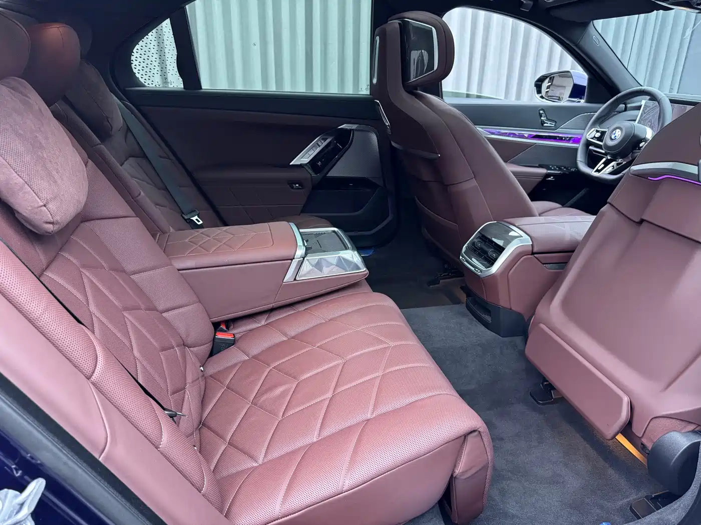 BMW 7 Series 2023 740Li Exclusive M Sport Package фото 6