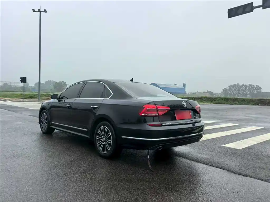 Volkswagen Passat 2017 330TSI DSG Luxury фото 5