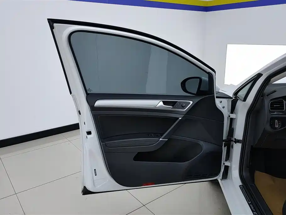 Volkswagen Golf 2020 Beloved Edition 280TSI DSG Comfort фото 7
