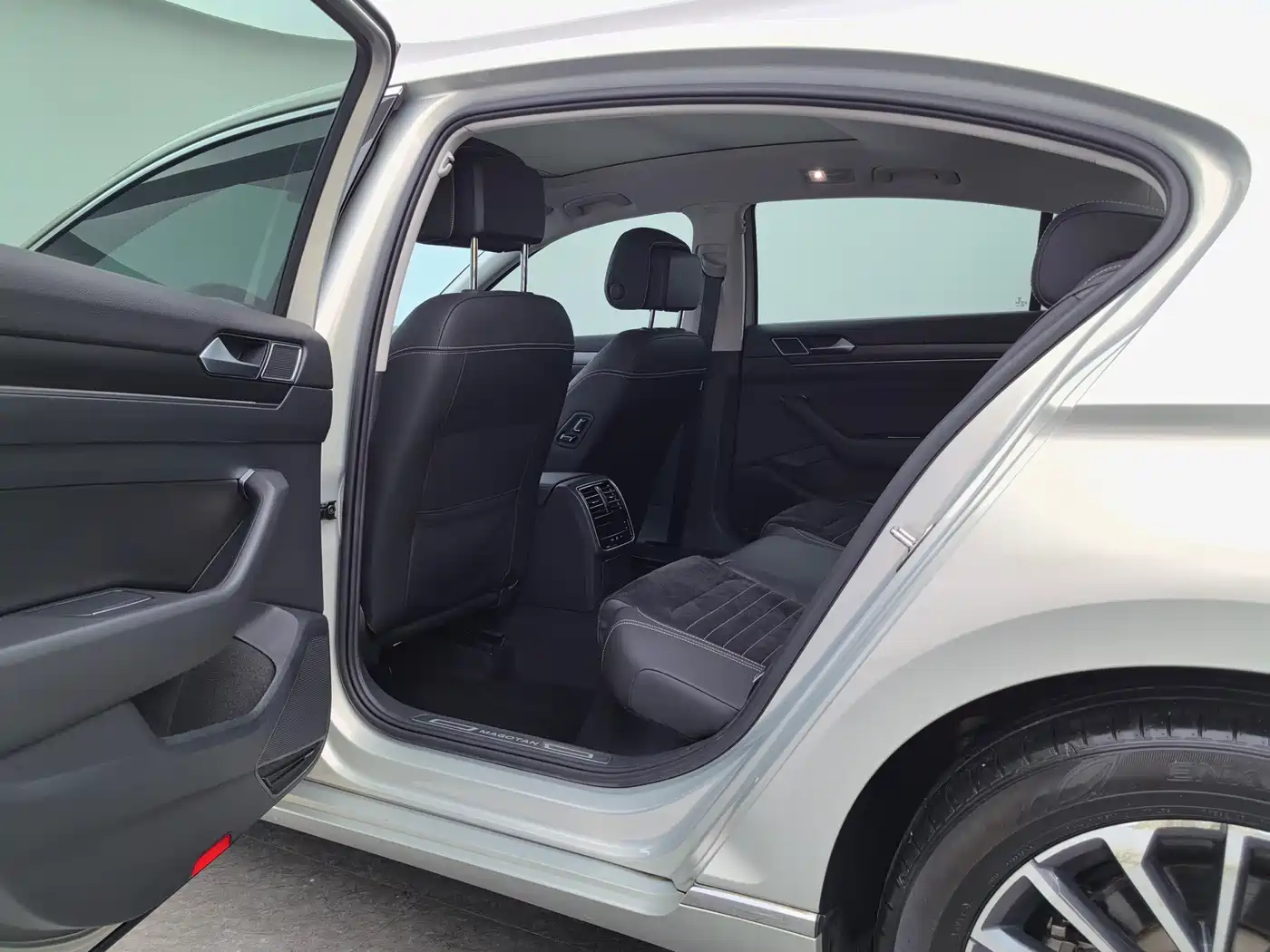 Volkswagen Magotan 2020 330TSI DSG Luxury фото 13