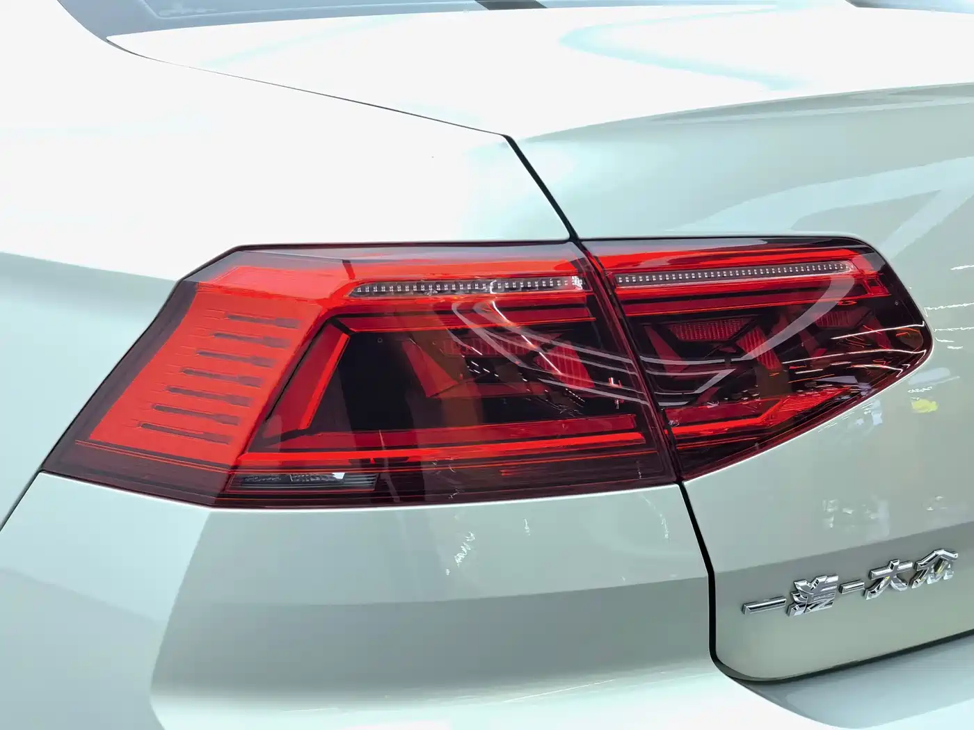 Volkswagen Magotan 2020 330TSI DSG Luxury фото 9