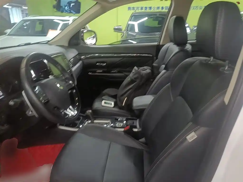 Mitsubishi Outlander 2019 2.4L 4WD Deluxe Edition 7-Seater China VI фото 15