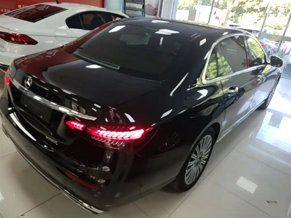 MERCEDES-BENZ E-CLASS