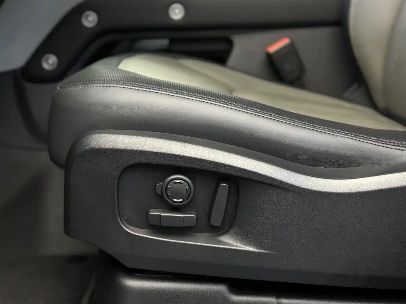 Land Rover Defender 2022 110 P400 X-DYNAMIC HSE фото 11