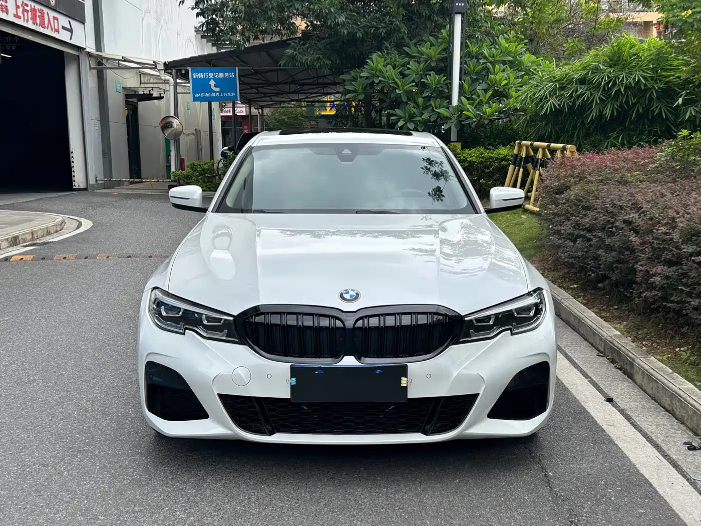 BMW 3 Series 2021 325Li M Sport Package фото 2