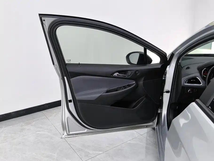Chevrolet Cruze 2019 2018 Redline 330T Dual-Clutch Leading Edition