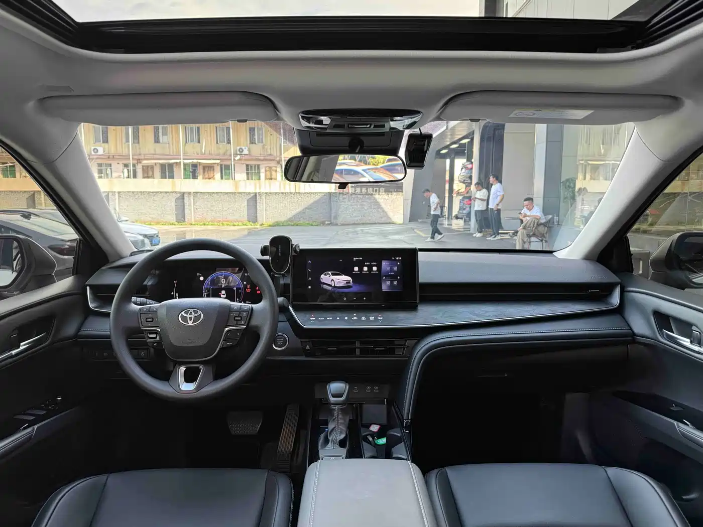 Photo 5 - Toyota Camry