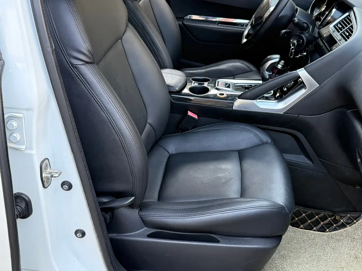Peugeot 3008 2015 2.0L Automatic Classic Edition фото 8