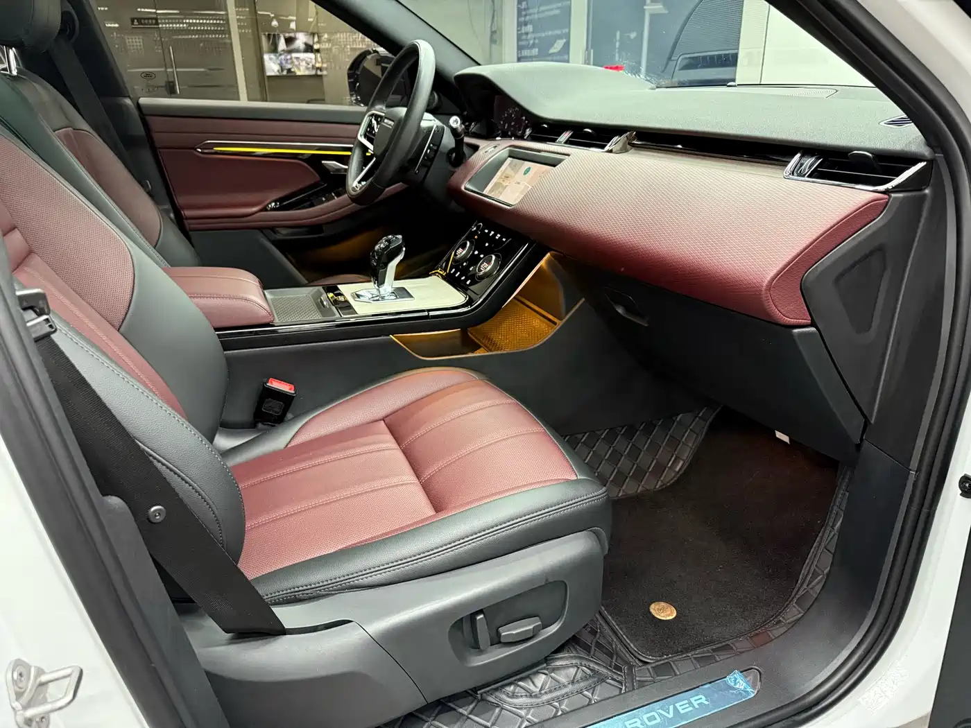 Land Rover Range Rover Evoque 2021 Range Rover Evoque L 249PS R-Dynamic S Performance Edition фото 11