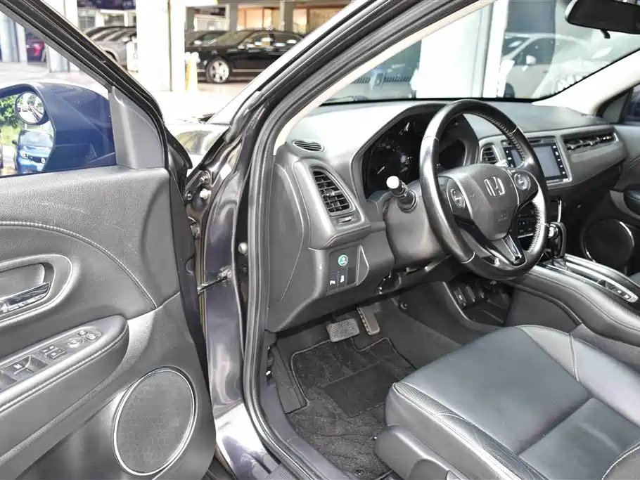 Honda Vezel 2015 2015 1.8L CVT 4WD Flagship Model