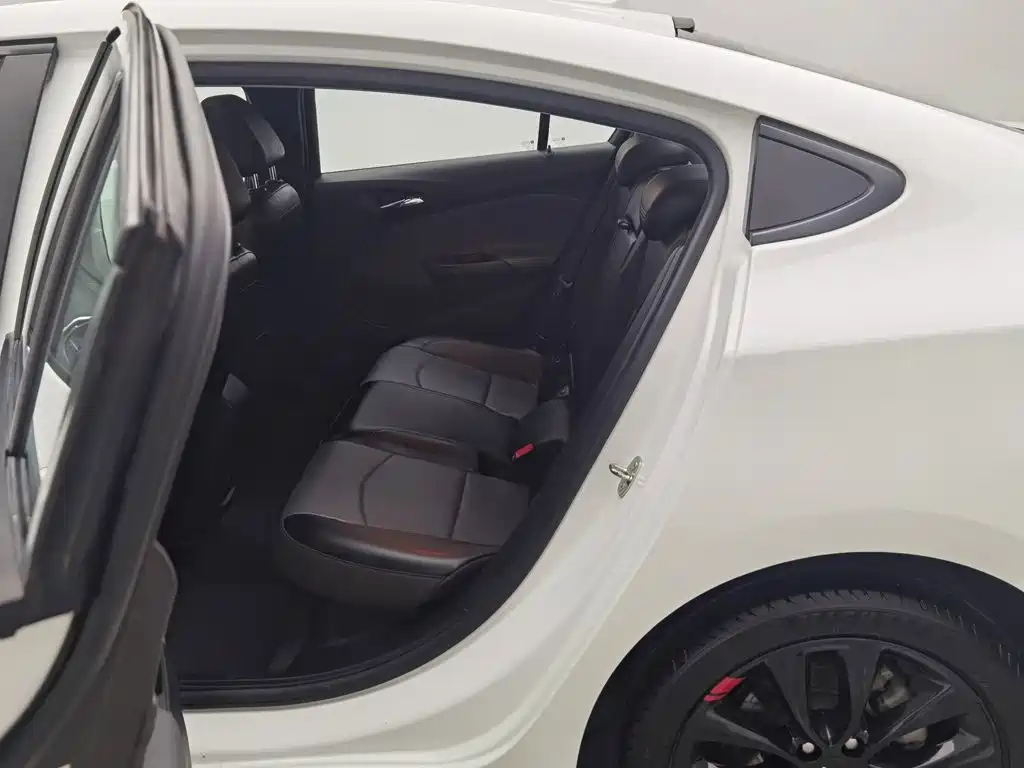 Chevrolet Cruze 2019 2018 Redline 330T Dual-Clutch Leading Edition