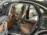 Photo 11 - Audi A8